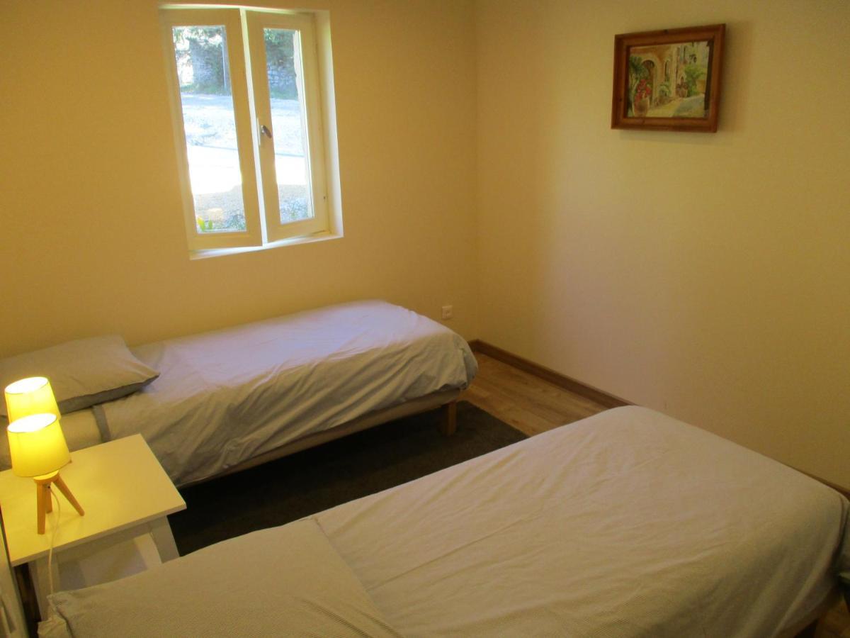 Le Mas Des Lilas Uzes Exterior photo